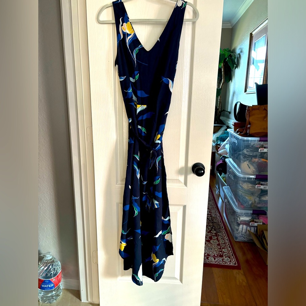 Super cute maxi dress. Size small. Buy‎ a new day. Side slits.